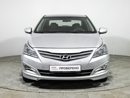 2016 Hyundai Solaris I Рестайлинг, серебристый, 899700 рублей, вид 2