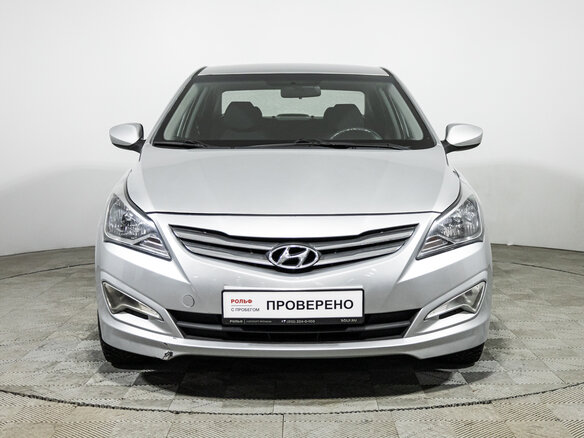2016 Hyundai Solaris I Рестайлинг, серебристый, 899700 рублей - вид 1