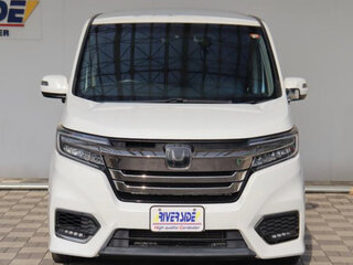 2022 Honda Stepwgn Spada V Рестайлинг, белый, 1700000 рублей, вид 2