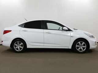 2013 Hyundai Solaris I, белый, 787000 рублей, вид 3