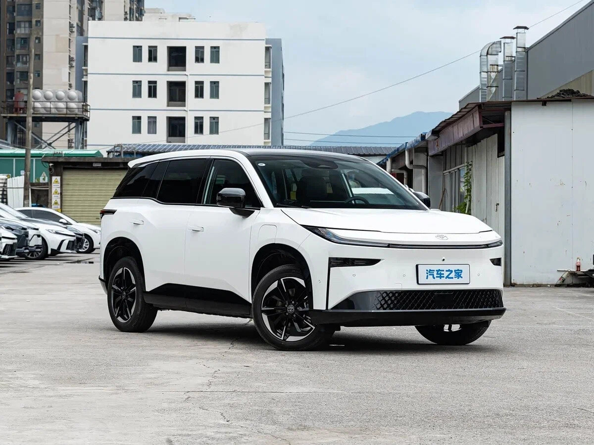 Открыть фотографии: Toyota bZ3X