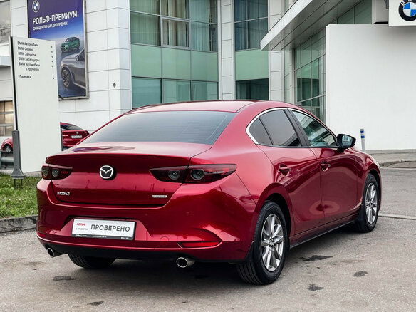 2019 Mazda 3 IV (BP), красный, 2047000 рублей - вид 4