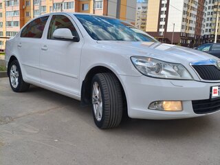 2011 Skoda Octavia II (A5) Рестайлинг, белый, 700000 рублей, вид 3