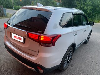 2017 Mitsubishi Outlander III Рестайлинг 2, белый, 2250000 рублей, вид 4