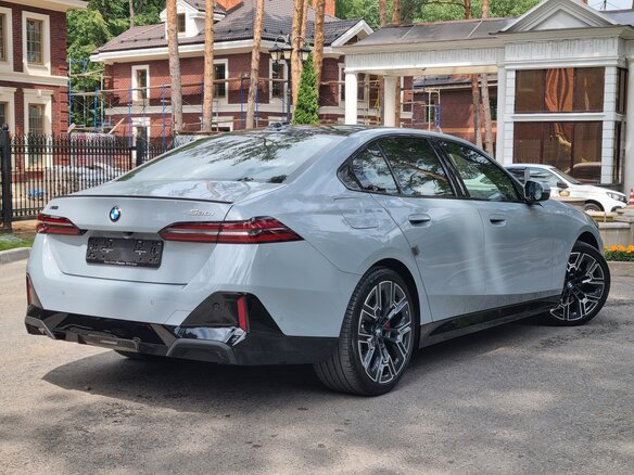 2025 BMW 5 серии 530i xDrive VIII (G60/G61/G68), серый, 8850000 рублей - вид 17
