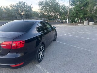 2013 Volkswagen Jetta VI, чёрный, 700000 рублей, вид 4