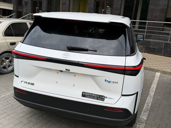 2026 Toyota bZ3X 58.3 kWh, белый, 2700000 рублей - вид 2