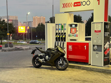 2015 MV Agusta F3 800, красный, 880000 рублей, вид 5