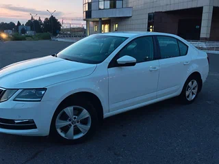 2017 Skoda Octavia III (A7) Рестайлинг, белый, 1850000 рублей, вид 1