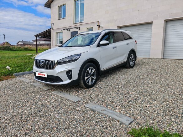 2018 Kia Sorento III Prime Рестайлинг, белый, 2600000 рублей - вид 2