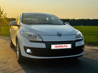 2014 Renault Megane III Рестайлинг, белый, 790000 рублей, вид 3