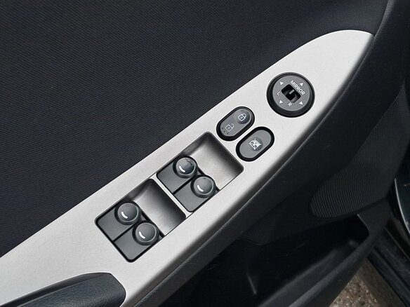 2014 Hyundai Solaris I Рестайлинг, чёрный, 820000 рублей - вид 18