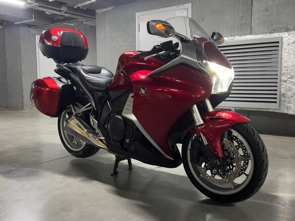 2011 Honda VFR 1200, красный, 800000 рублей - вид 2