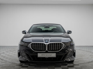 2023 BMW 5 серии 520d xDrive VIII (G60/G61/G68), серый, 7800000 рублей, вид 3