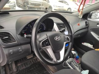 2011 Hyundai Solaris I, серебристый, 620000 рублей, вид 2
