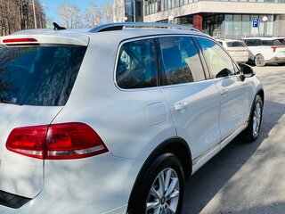 2014 Volkswagen Touareg II Рестайлинг, белый, 2100000 рублей, вид 4