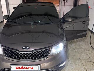 2015 Kia Rio III Рестайлинг, коричневый, 900000 рублей, вид 3