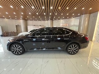 2023 Skoda Superb III Рестайлинг, чёрный, 1630000 рублей, вид 4