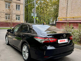 2020 Toyota Camry VIII (XV70), чёрный, 1865000 рублей, вид 4