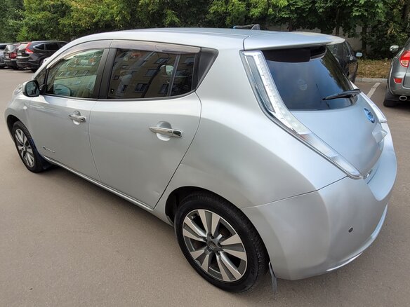 2012 Nissan Leaf (EM57) I (ZE0/AZE0), серебристый, 899000 рублей - вид 9