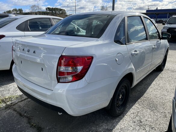 2026 Lada (ВАЗ) Granta I Рестайлинг, белый, 1101000 рублей - вид 3