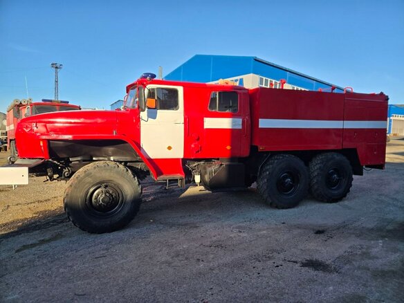2015 Урал 5557, красный, 6950000 рублей - вид 17