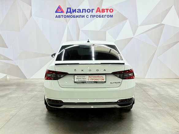 2024 Skoda Superb III Рестайлинг, белый - вид 4
