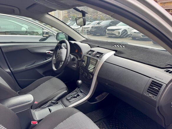 2011 Toyota Corolla X (E140, E150) Рестайлинг, серебристый - вид 23