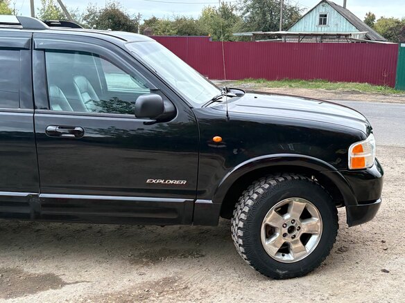 2005 Ford Explorer III, чёрный - вид 16