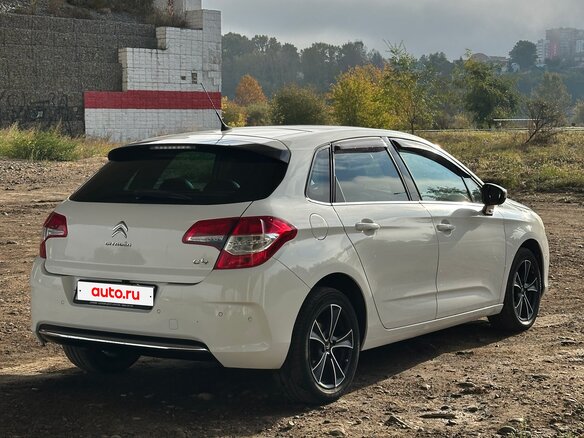 2012 Citroen C4 II, белый, 700000 рублей - вид 4