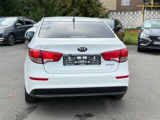 2015 Kia Rio III Рестайлинг, белый, 927000 рублей, вид 5