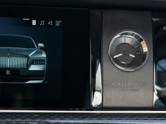 2026 Rolls-Royce Spectre Black Badge I Рестайлинг (Series II), серый, 72000000 рублей - вид 24