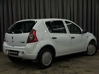 2011 Renault Sandero I, белый, 379777 рублей, вид 4