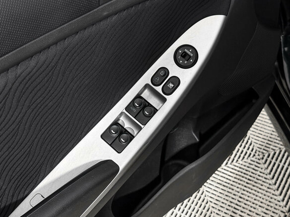 2013 Hyundai Solaris I, чёрный - вид 9