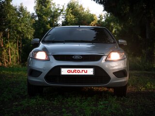2010 Ford Focus II Рестайлинг, серебристый, 500000 рублей, вид 2