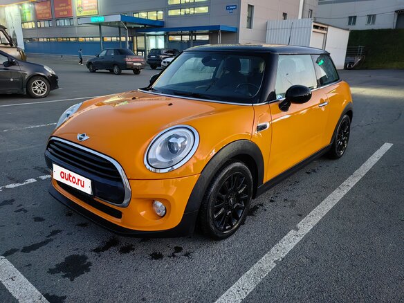 2017 Mini Hatch Cooper III (F55/F56), оранжевый, 1490000 рублей - вид 5