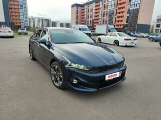 2021 Kia K5 III, синий, 2300000 рублей, вид 1