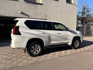 2018 Toyota Land Cruiser Prado 150 Series Рестайлинг 2, белый, 5500000 рублей, вид 5