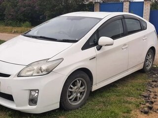 2011 Toyota Prius III (XW30), белый, 980000 рублей, вид 1