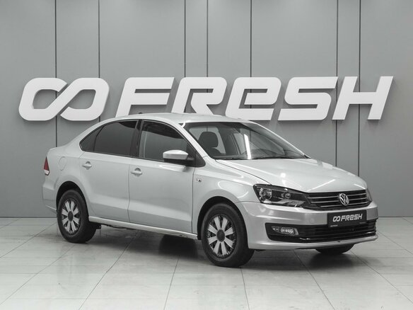 2017 Volkswagen Polo V Рестайлинг, серебристый, 810000 рублей