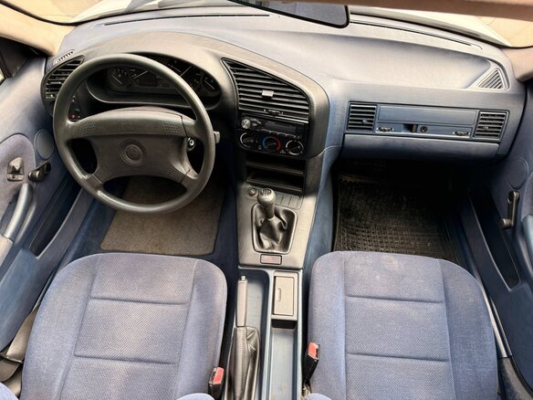 1993 BMW 3 серии 316i III (E36), белый, 320000 рублей - вид 16