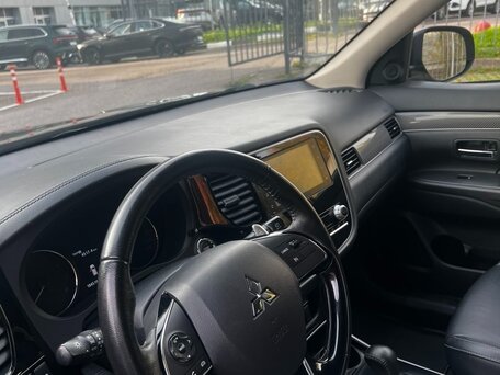 2020 Mitsubishi Outlander III Рестайлинг 3, коричневый, 2050000 рублей, вид 4