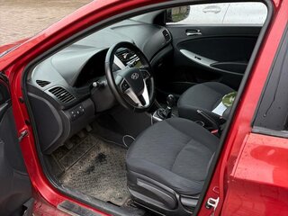 2011 Hyundai Solaris I, красный, 450000 рублей, вид 4