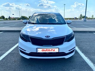 2017 Kia Rio III Рестайлинг, белый, 1030000 рублей, вид 3