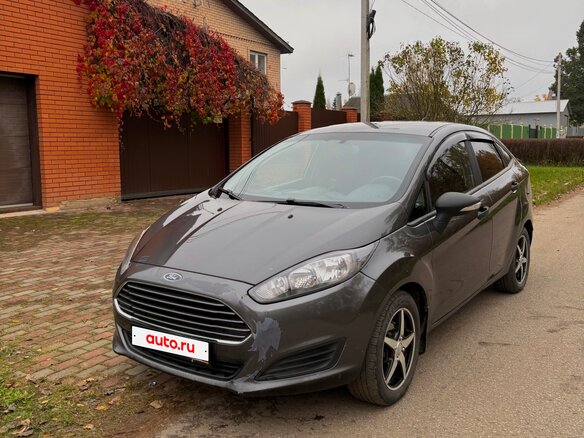 2016 Ford Fiesta Mk6 Рестайлинг, серый, 690000 рублей - вид 2
