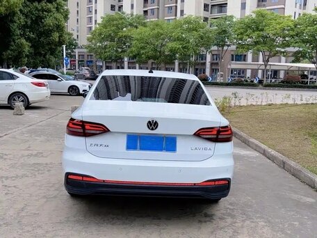 2023 Volkswagen Lavida III Рестайлинг, белый, 1337007 рублей, вид 5