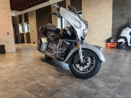 2017 Indian Chieftain, серый, 1800000 рублей, вид 2