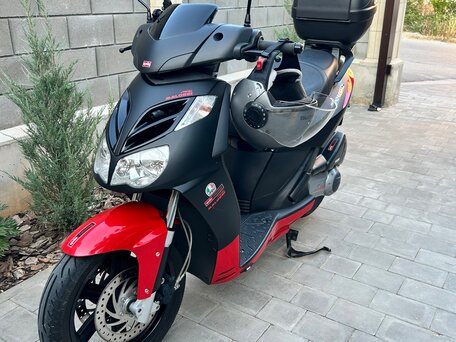 2012 Aprilia SportCity 300, чёрный, 475000 рублей, вид 2
