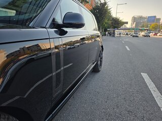 2022 Land Rover Range Rover IV Рестайлинг, чёрный, 10440000 рублей, вид 4