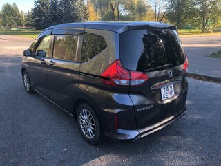 2017 Honda Freed+ II, серый, 1350000 рублей, вид 5